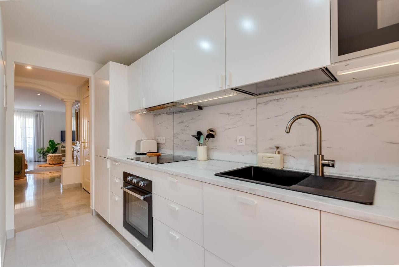 Apartment Senorio De Aloha In Puerto Banus